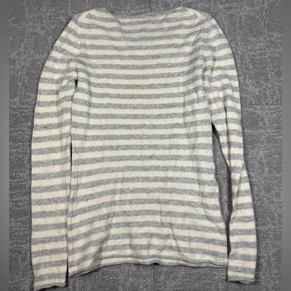 Old Navy Sweater Womens M Gray White Stripe 100% Cashmere Pullover Soft Cozy - Picture 5 of 5